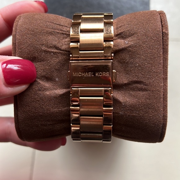 Michael Kors Rose Gold Watch - Picture 4 of 12